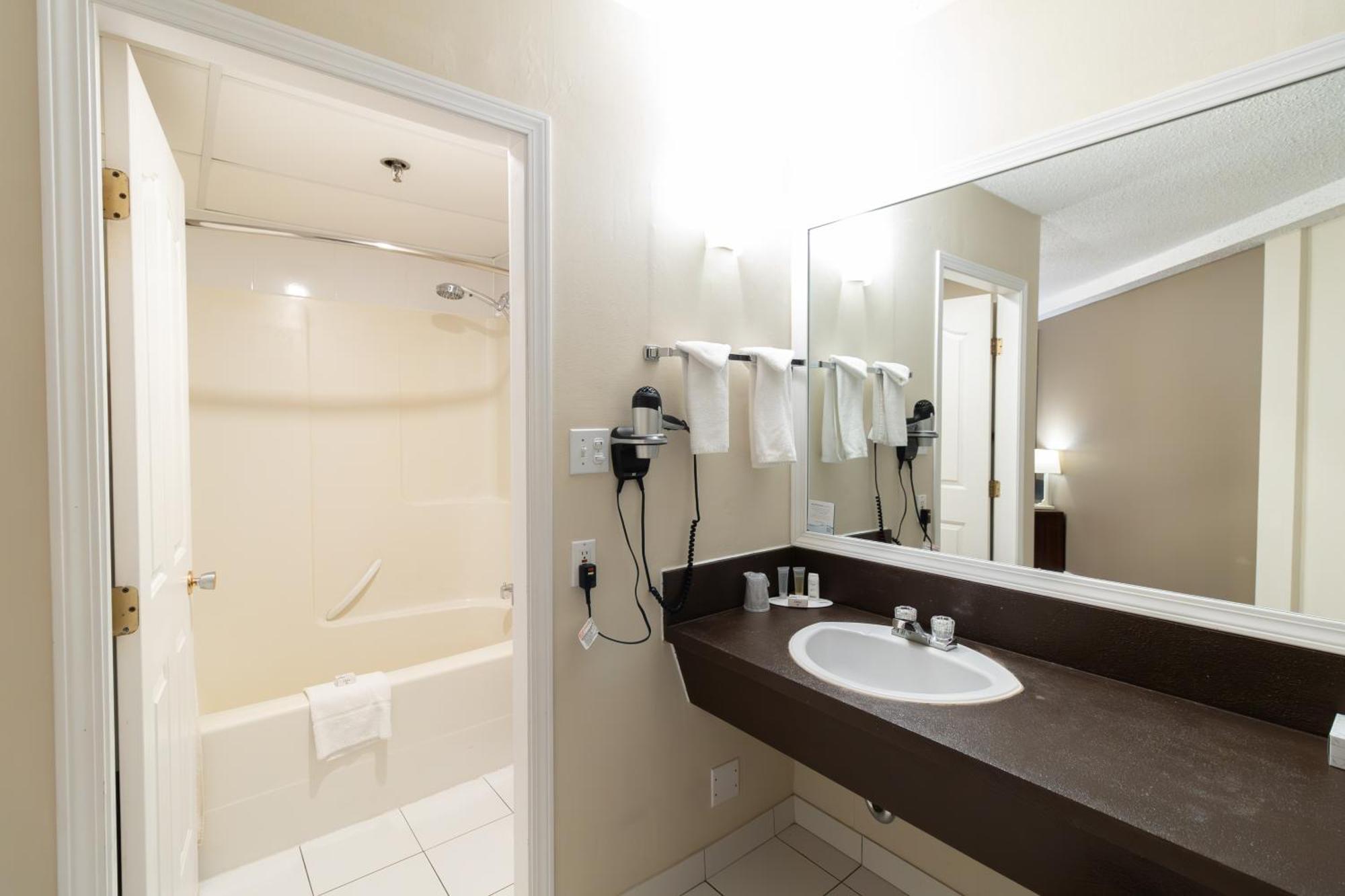Super 8 By Wyndham Prince George Esterno foto